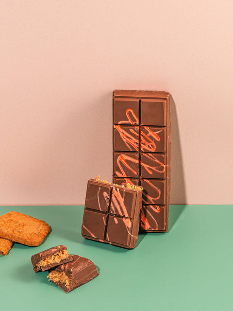 Dubai Lotus Biscoff Knafeh Chocolate Bar